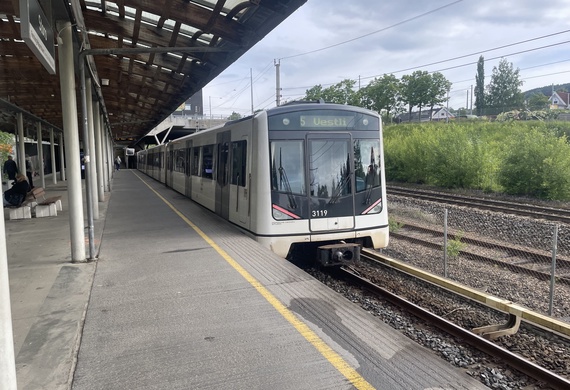 Line 5 train to Vestli