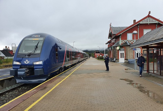 WTrain set 76-05 at Stjørdal station on the premiere trip (2021)