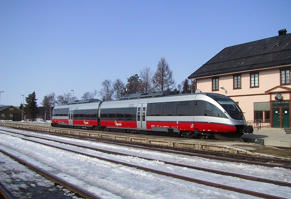 NSB Class 93 is a tilting two-carriage diesel multiple unit used by Norwegian State Railways
