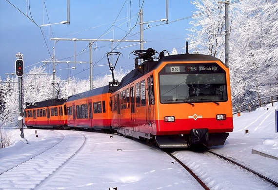 Old train of the SZU Uetlibergbahn at Uetliberg station