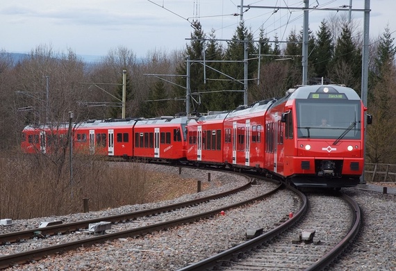 Be 552 513 and 552 515 at the entrance to Uetliberg station
