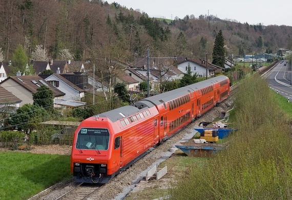 Re 450 and DPZ with SZU paint
