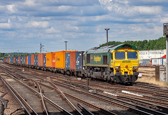 Freightliner liveried BR class 66, 66534 OOCL Express with down container train approaching Eastleigh